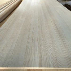 Bord greamaithe imeall adhmaid soladach